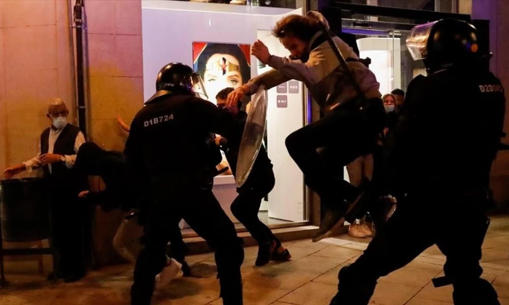 Ισπανία: Εξαγριωμένοι οι πολίτες για τα περιοριστικά μέτρα